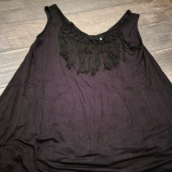 En Creme Sleeveless Tank with Crochet neckline and fringe.  Black.  Size LG - Picture 1 of 5